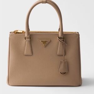 Prada Galleria Saffiano
Leather Bag Gold Details